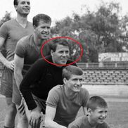 Cinci dintre eroii lui Dinamo din familia Nunweiller, de jos în sus: Eduard, Rau, Victor, Lică și Nelu. Fotografiile cu Nunweiller I lipsesc până și din arhiva familiei