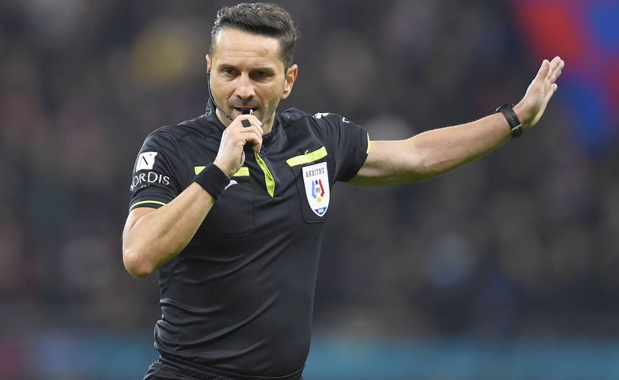 Știm arbitrii pentru meciurile de titlu Farul - CFR Cluj și Rapid - FCSB!