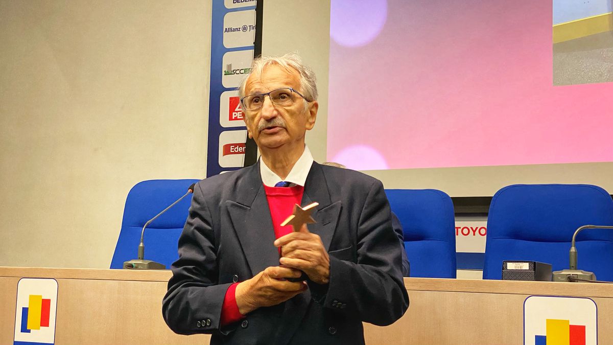 Premiile Gazetăriei Sportive 2023 » Alexandru Barbu, realizatorul emisiunii GSP Live și reporter special al Gazetei, a primit trofeul pentru cel mai bun tânăr jurnalist al anului