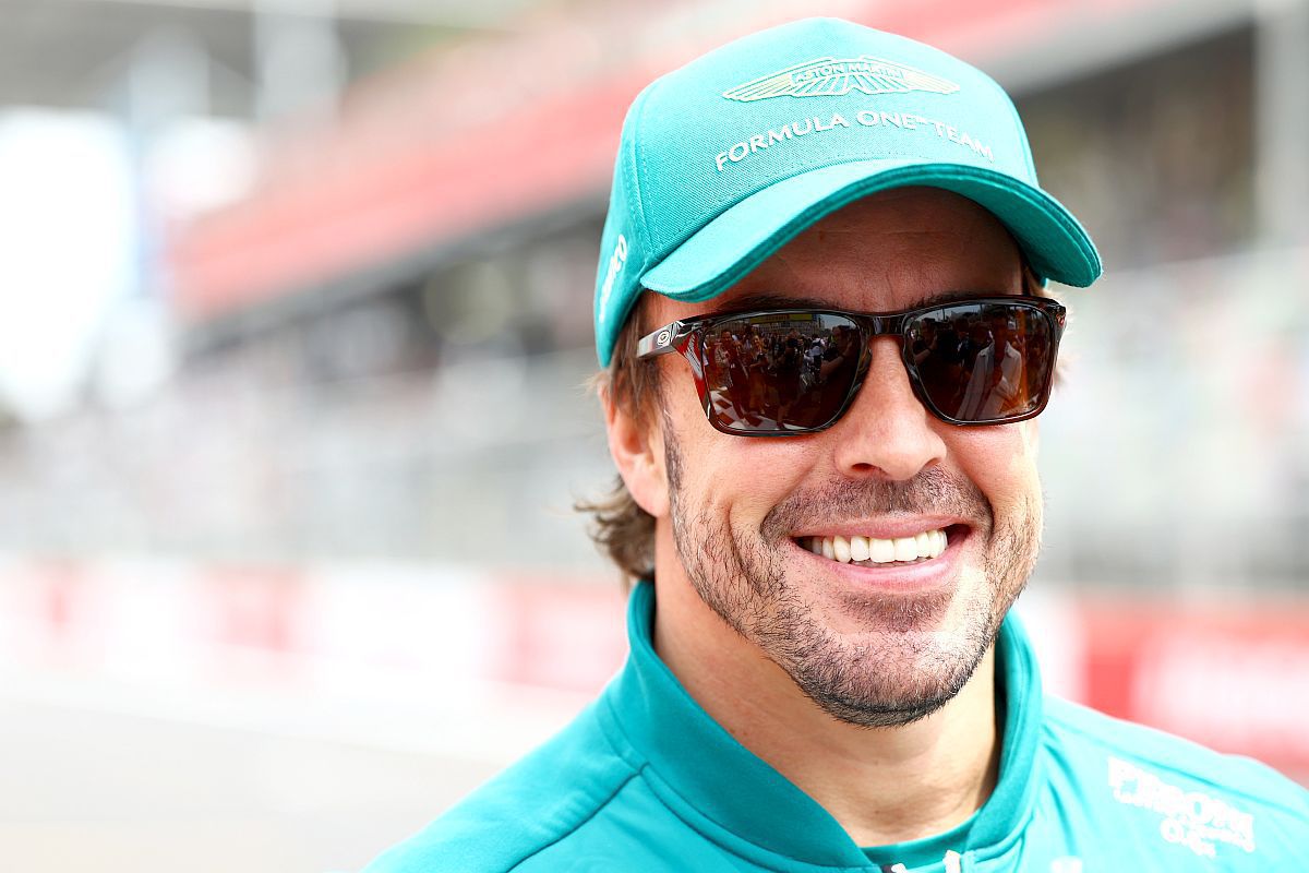 Fernando Alonso a primit un bolid personalizat de 2 milioane de euro » Imagini senzaționale: e versiunea „extremă” a unui model clasic