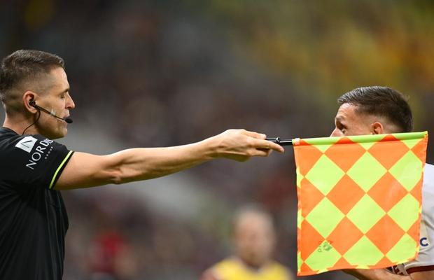 Gol anulat la FCSB - Rapid » Primul verdict al specialistului consultat de GSP