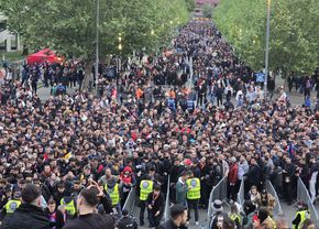 NEBUNIE la Arena Națională » Mii de oameni s-au înghesuit la porți înainte de FCSB – Rapid