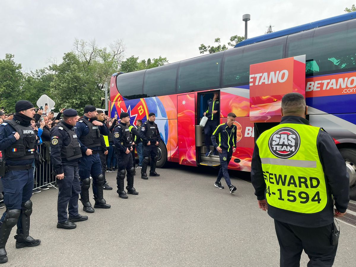Imagini dinainte de FCSB - Rapid