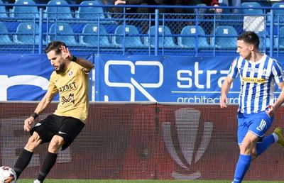 Poli Iași urcă pe loc de baraj cu ajutorul lui Vâlceanu » Portarul Voluntariului le-a făcut „cadou” două goluri moldovenilor