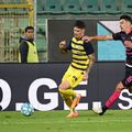 Dennis Man vs Ionuț Nedelcearu, etapa trecută, în Palermo - Parma 0-0 / Foto: Imago