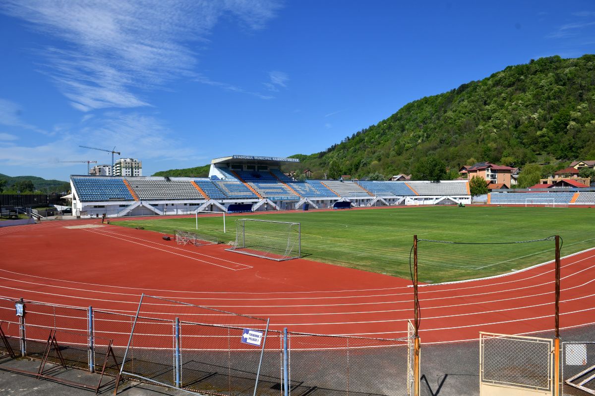 În urmă cu 5 ani, primarul promitea aici un stadion ultramodern » Cum arată azi arena de 12.000 de locuri din provincie: imaginile surprinse de GSP