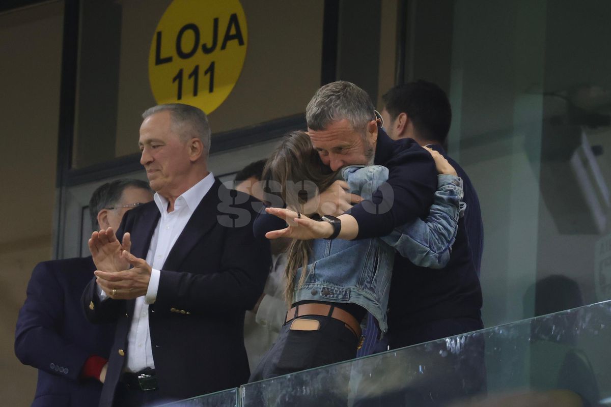 Mihai Stoica a oferit imaginile serii după FCSB - CFR Cluj: cum a trăit în lojă finalul dramatic și pe cine a îmbrățișat după succes