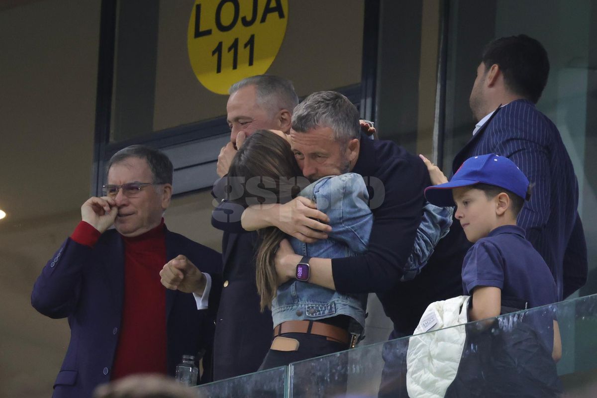 Mihai Stoica a oferit imaginile serii după FCSB - CFR Cluj: cum a trăit în lojă finalul dramatic și pe cine a îmbrățișat după succes