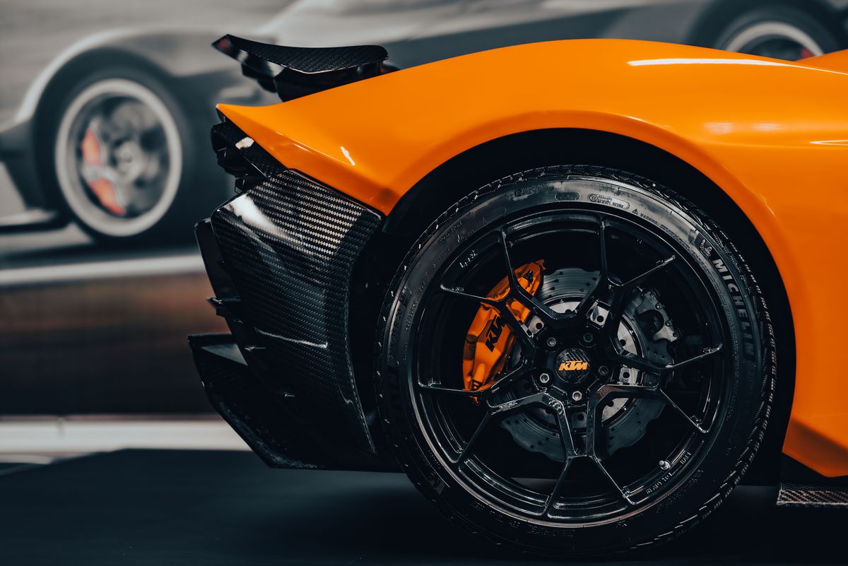 Proiect curios al Parlamentului European » UE se pregătește să interzică un material esențial în industria auto