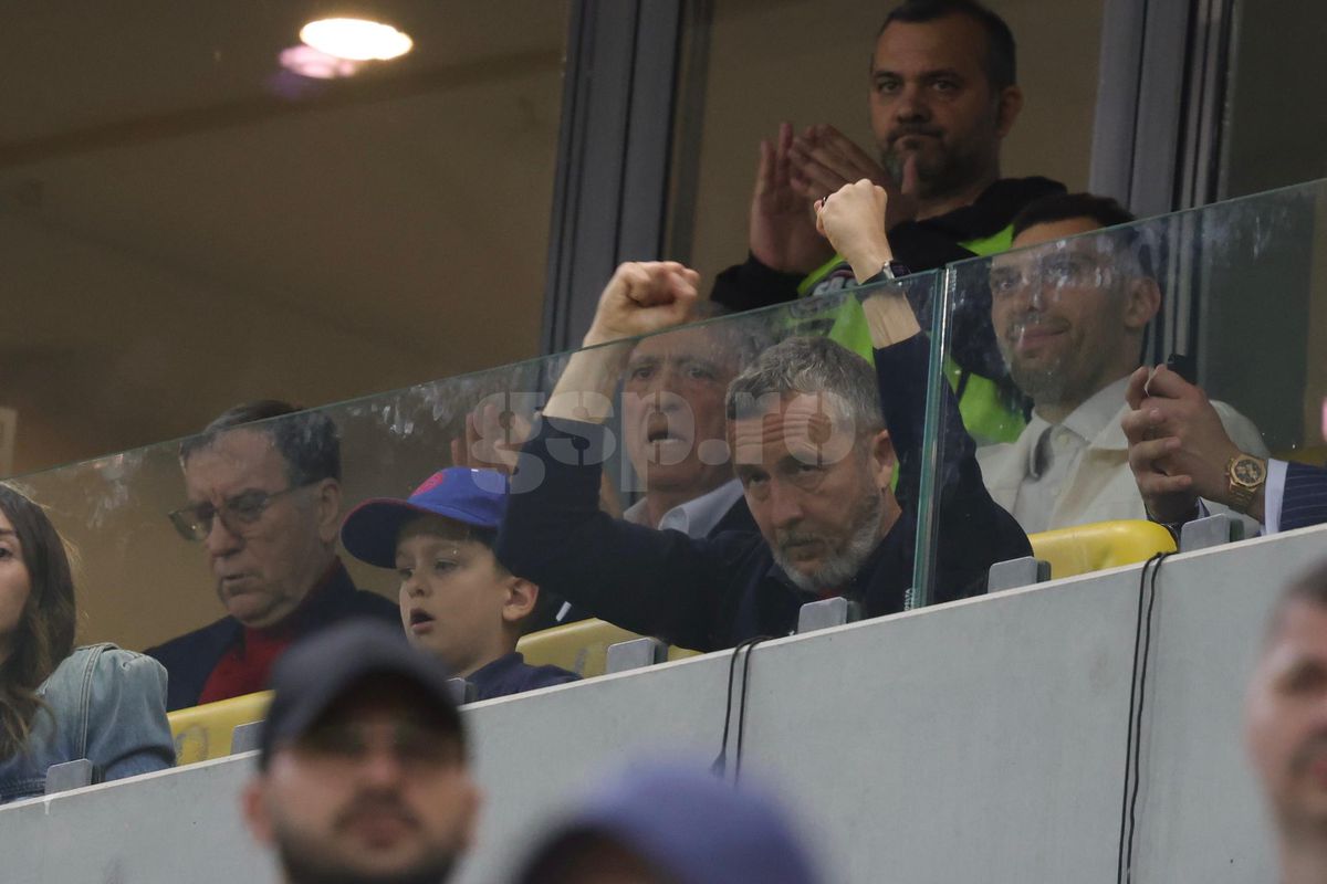 Mihai Stoica a oferit imaginile serii după FCSB - CFR Cluj: cum a trăit în lojă finalul dramatic și pe cine a îmbrățișat după succes