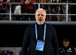 Incredibil ce a apărut pe ecusonul lui Șumudică la Rapid - U Cluj » Detaliul surprins de fotograful Gazetei