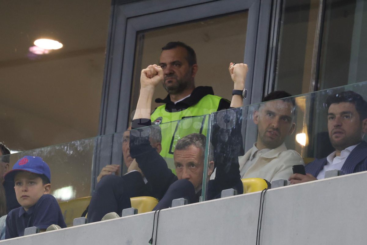 Mihai Stoica a oferit imaginile serii după FCSB - CFR Cluj: cum a trăit în lojă finalul dramatic și pe cine a îmbrățișat după succes