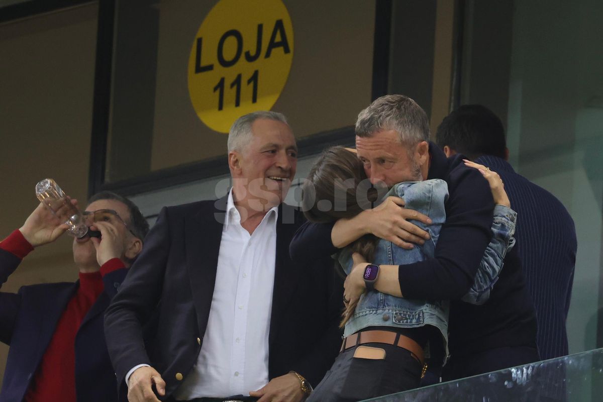 Mihai Stoica a oferit imaginile serii după FCSB - CFR Cluj: cum a trăit în lojă finalul dramatic și pe cine a îmbrățișat după succes