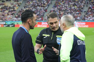 Imagini în premieră în Superliga » Cum au fost surprinși Elias Charalambous și Dan Petrescu înainte de FCSB - CFR Cluj