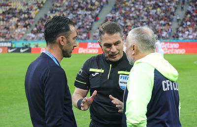 Imagini în premieră în Superliga » Cum au fost surprinși Elias Charalambous și Dan Petrescu înainte de FCSB - CFR Cluj