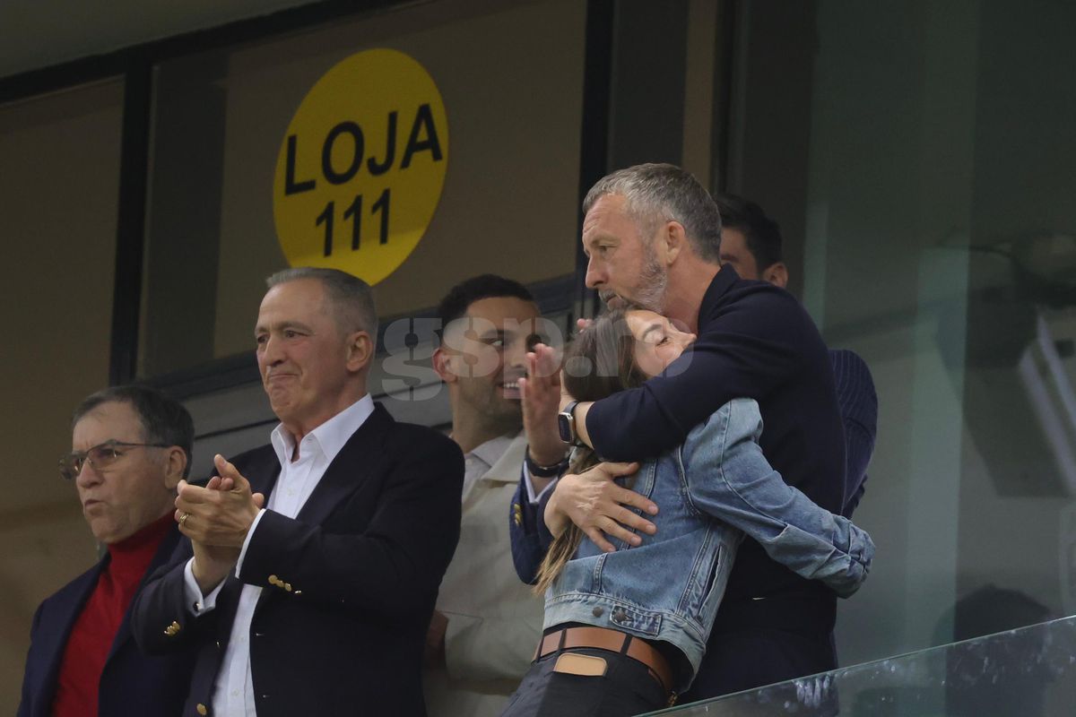 Mihai Stoica a oferit imaginile serii după FCSB - CFR Cluj: cum a trăit în lojă finalul dramatic și pe cine a îmbrățișat după succes
