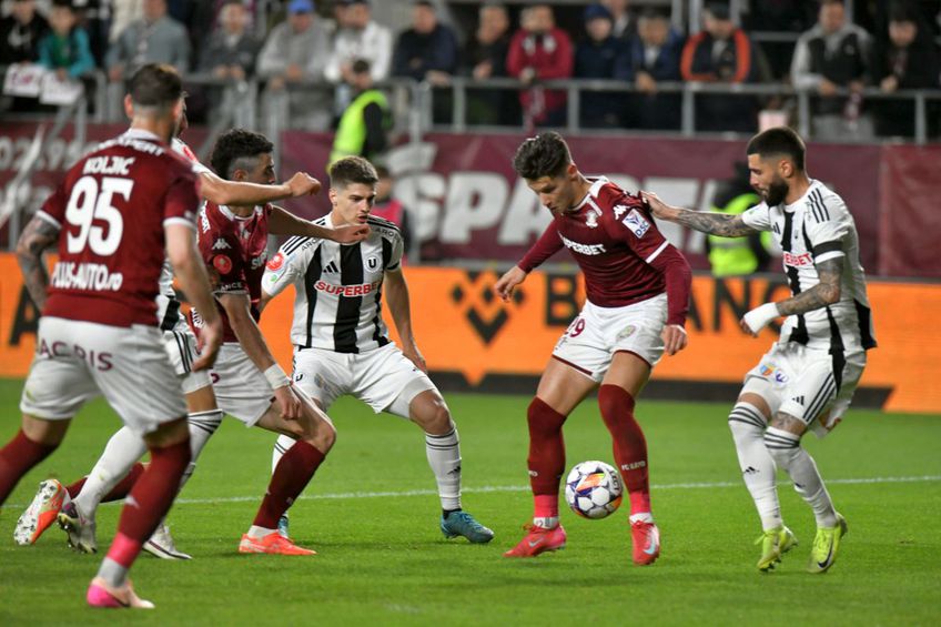 Alexandru Dobre (al doilea de la dreapta la stânga), criticat după Rapid - U Cluj 0-2