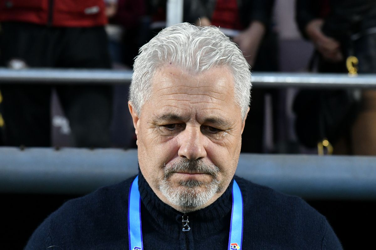 Incredibil ce a apărut pe ecusonul lui Șumudică la Rapid - U Cluj » Detaliul surprins de fotograful Gazetei