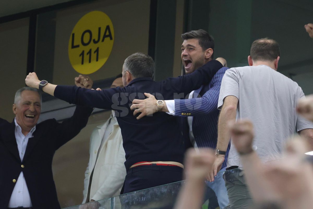 Mihai Stoica a oferit imaginile serii după FCSB - CFR Cluj: cum a trăit în lojă finalul dramatic și pe cine a îmbrățișat după succes