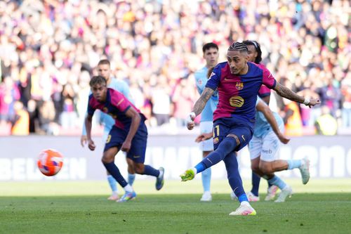 Raphinha transformă penalty-ul de 3 puncte în meciul cu Celta Vigo (4-3) / Foto: GettyImages