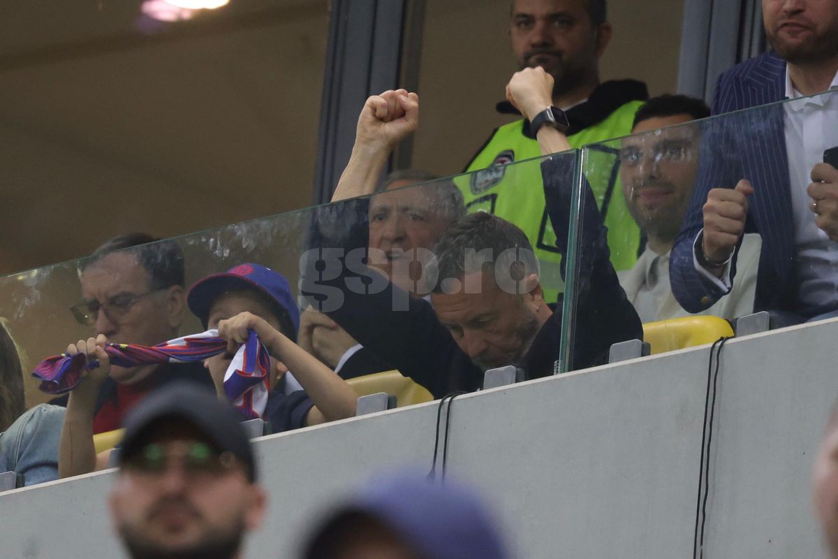 Mihai Stoica a oferit imaginile serii după FCSB - CFR Cluj: cum a trăit în lojă finalul dramatic și pe cine a îmbrățișat după succes