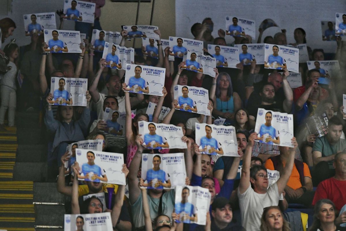 Cu 4 ore înaintea derby-ului cu CFR Cluj, căpitanul celor de la FCSB a devenit ultras la CSM București - Esbjerg