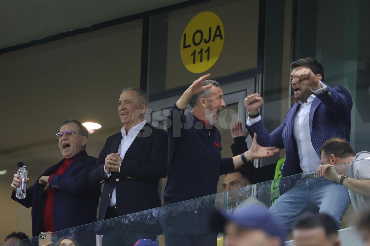 Mihai Stoica a oferit imaginile serii după FCSB - CFR Cluj: cum a trăit în lojă finalul dramatic și pe cine a îmbrățișat după succes