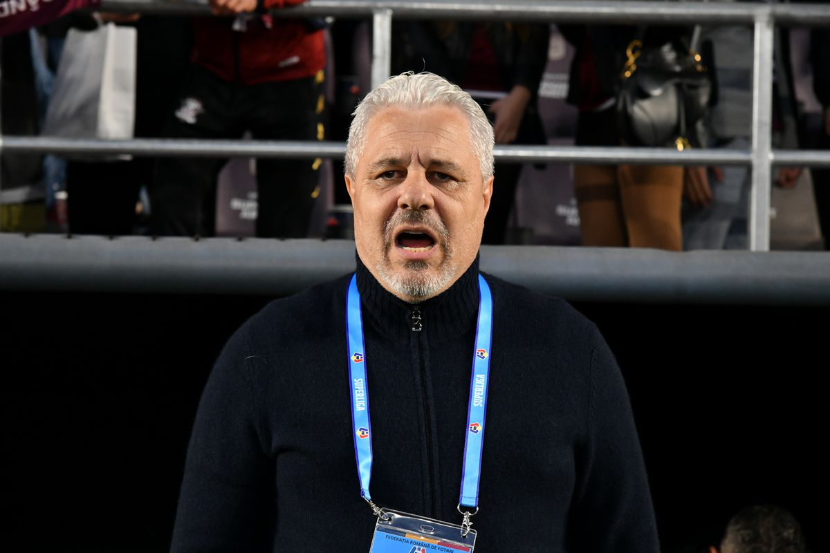 Incredibil ce a apărut pe ecusonul lui Șumudică la Rapid - U Cluj » Detaliul surprins de fotograful Gazetei