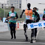 Primul semimaraton cu roboți umanoizi disputat în China, la Beijing Foto: Imago Images
