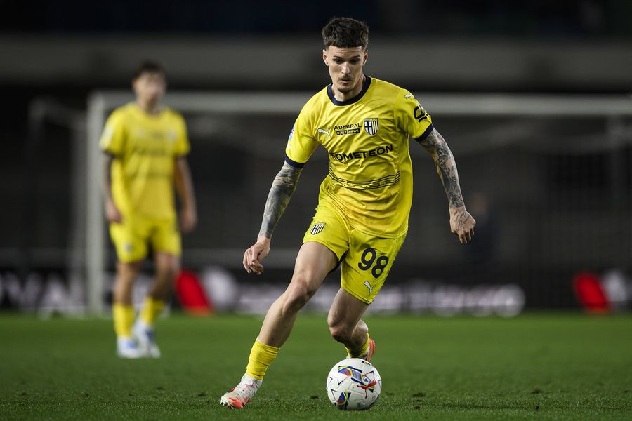 Dennis Man mai are contract cu Parma până în 2027. Deocamdată, Torino încearcă discuții cu jucătorul, pentru ca mai apoi să avanseze o ofertă Parmei. Foto: Imago De nicăieri! Se pregătește transferul lui Dennis Man la alt club din Serie A » E pe lista scurtă pentru mercato