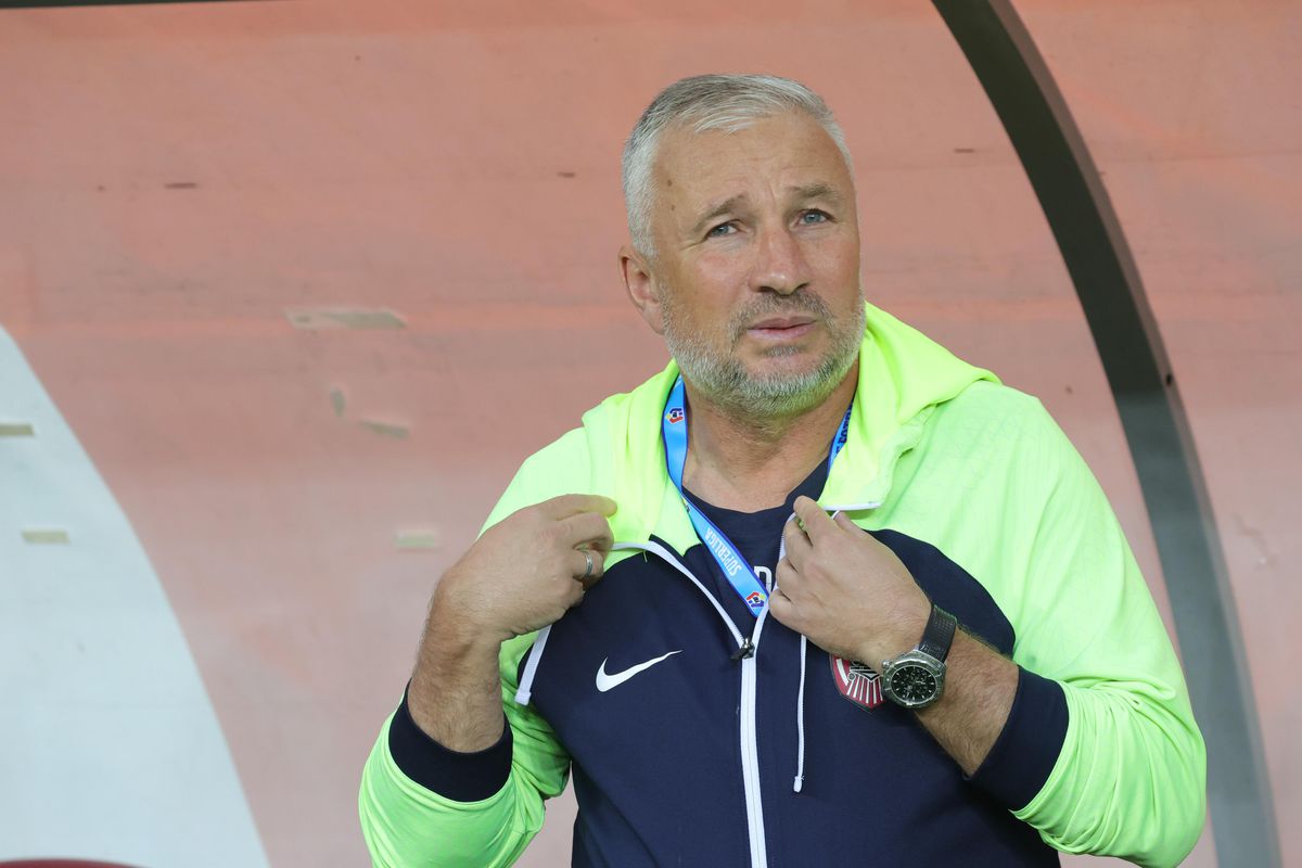 Imagini în premieră în Superliga » Cum au fost surprinși Elias Charalambous și Dan Petrescu înainte de FCSB - CFR Cluj