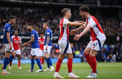 Arsenal, victorie lejeră în Premier League! Sărbătoarea lui Liverpool a fost amânată