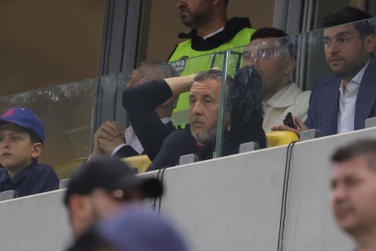 Numărul oficial de spectatori prezenți la FCSB - CFR Cluj » Cine a atras privirile pe Arena Națională: o prezență nelipsită și un „maratonist” al zilei