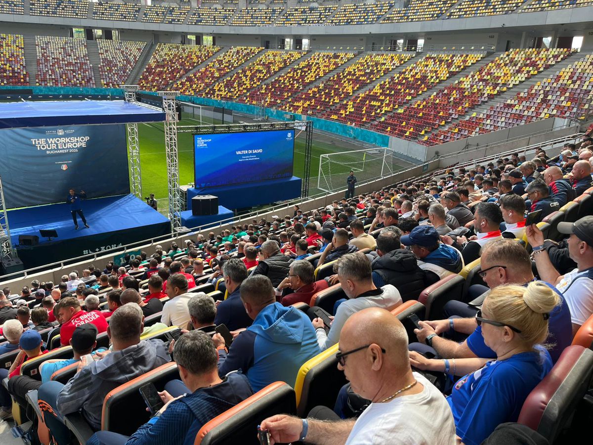 Cine e fostul fotbalist care s-a pozat cu Gică Hagi la evenimentul FRF de astăzi: au intrat în vestiarul Stelei în aceeași zi