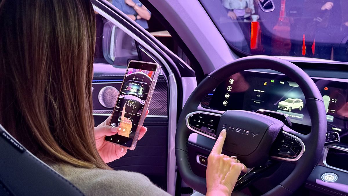 „Tancul” chinezesc care atacă piața SUV-urilor din România s-a lansat oficial la București