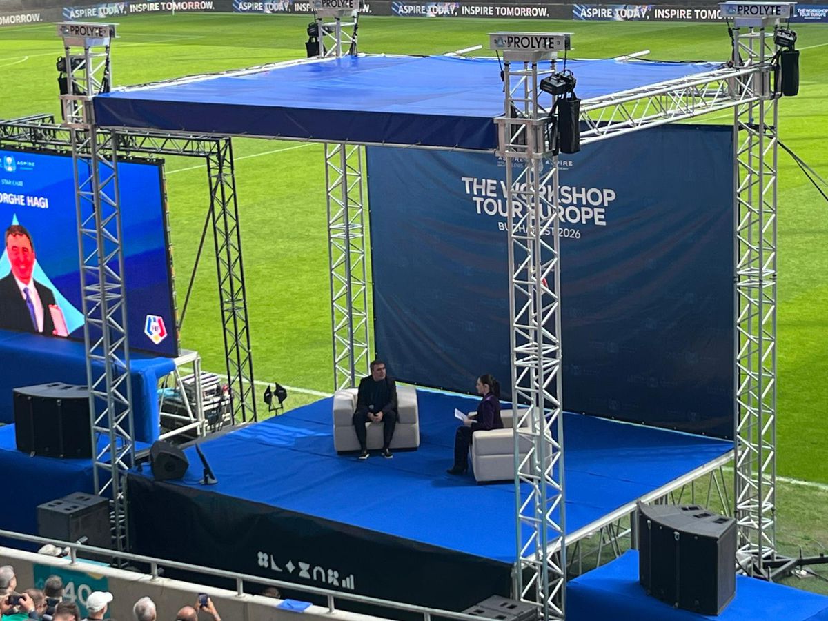 Cine e fostul fotbalist care s-a pozat cu Gică Hagi la evenimentul FRF de astăzi: au intrat în vestiarul Stelei în aceeași zi