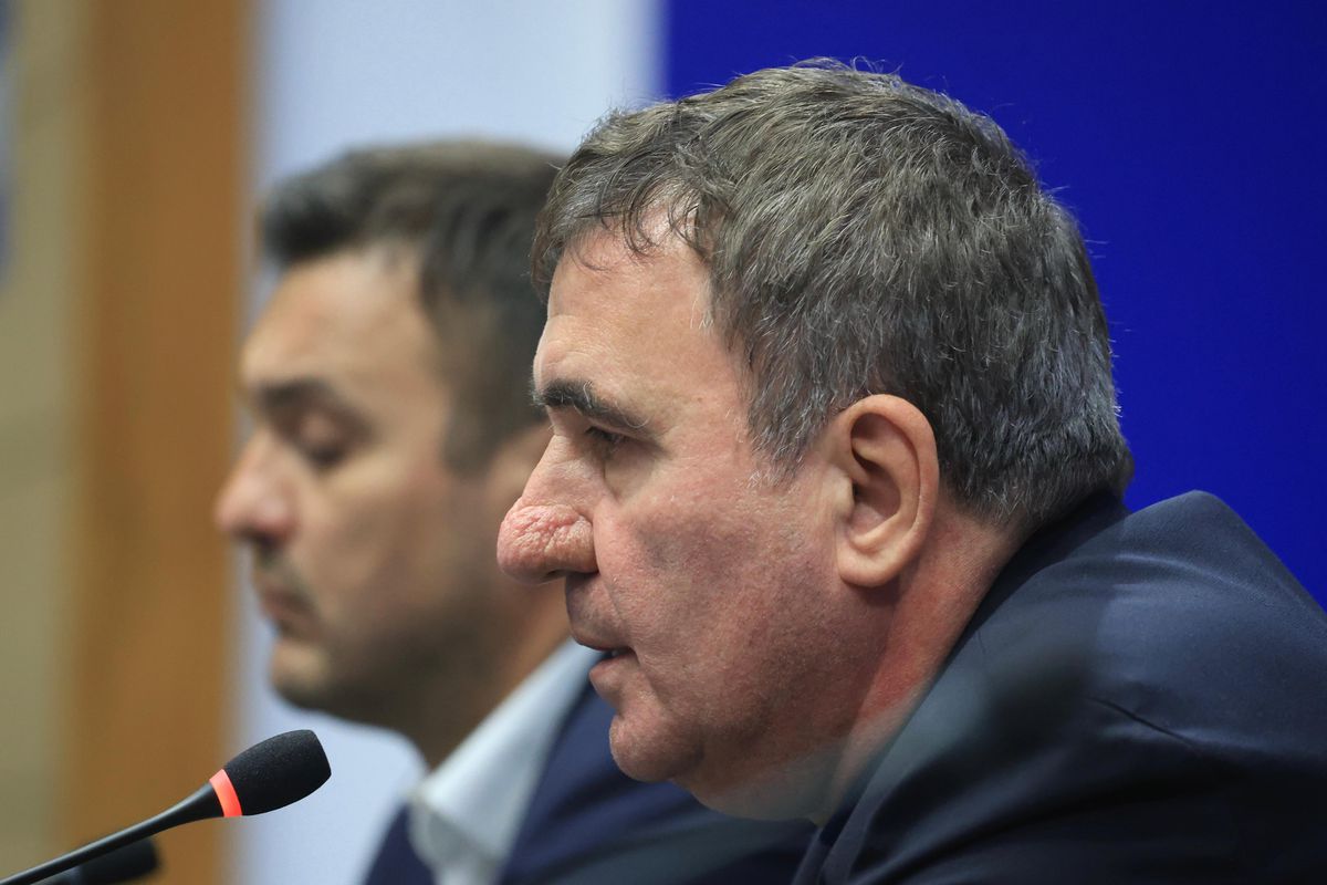 Îi pune pe picioare Hodorogea » Gică Hagi a curățat staff-ul lui Lucescu și și-a adus oamenii. „Ăsta e respectul pentru 20 de ani la echipele naționale”
