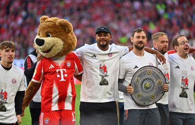 Deviza cu care Vincent Kompany a câștigat campionatul » Povestea tricourilor de titlu