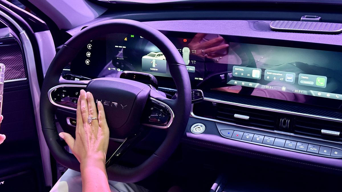 „Tancul” chinezesc care atacă piața SUV-urilor din România s-a lansat oficial la București