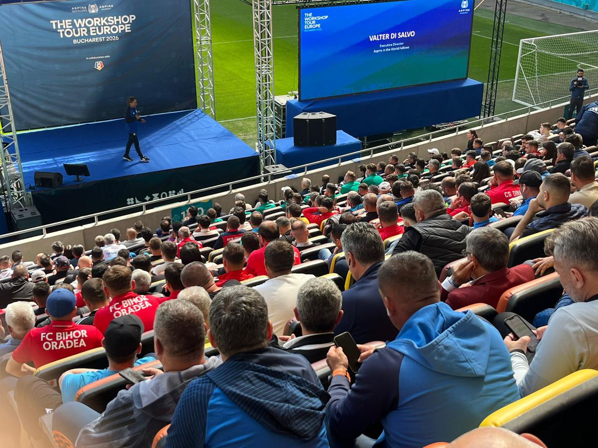 Cine e fostul fotbalist care s-a pozat cu Gică Hagi la evenimentul FRF de astăzi: au intrat în vestiarul Stelei în aceeași zi