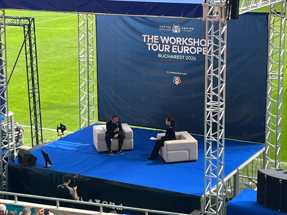 Cine e fostul fotbalist care s-a pozat cu Gică Hagi la evenimentul FRF de astăzi: au intrat în vestiarul Stelei în aceeași zi