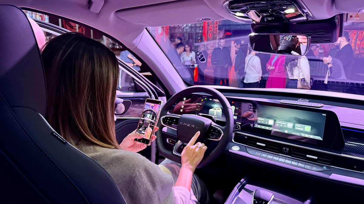 „Tancul” chinezesc care atacă piața SUV-urilor din România s-a lansat oficial la București