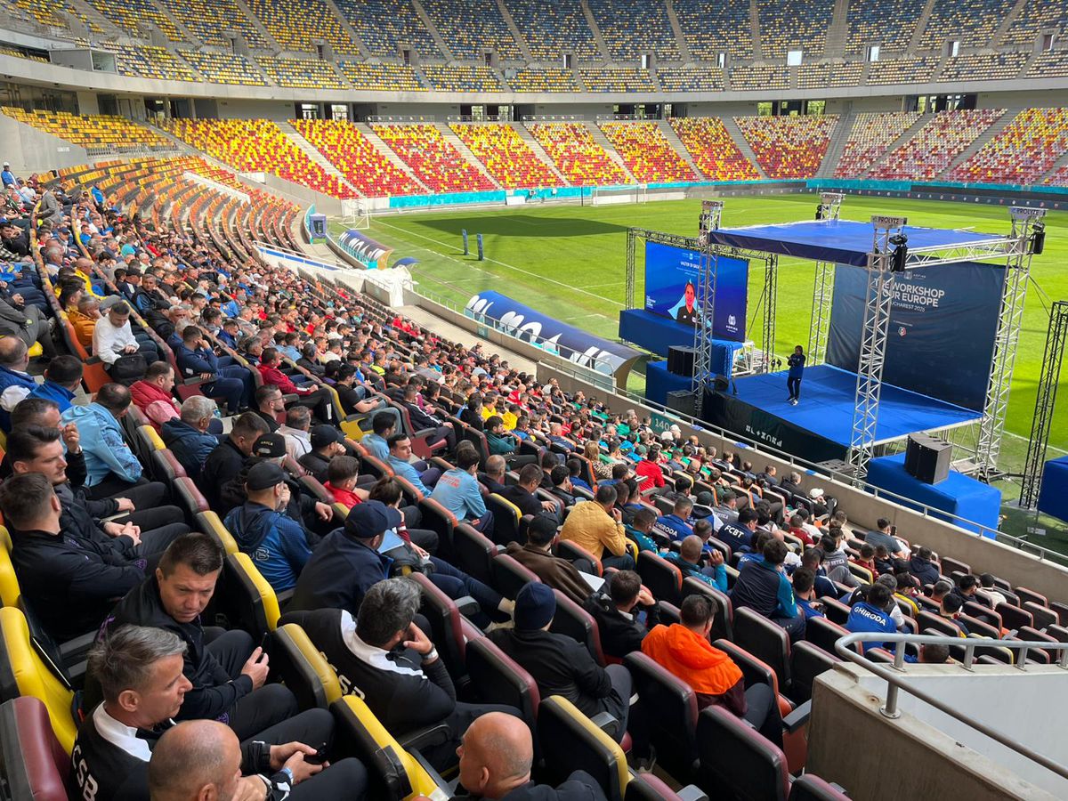 Cine e fostul fotbalist care s-a pozat cu Gică Hagi la evenimentul FRF de astăzi: au intrat în vestiarul Stelei în aceeași zi