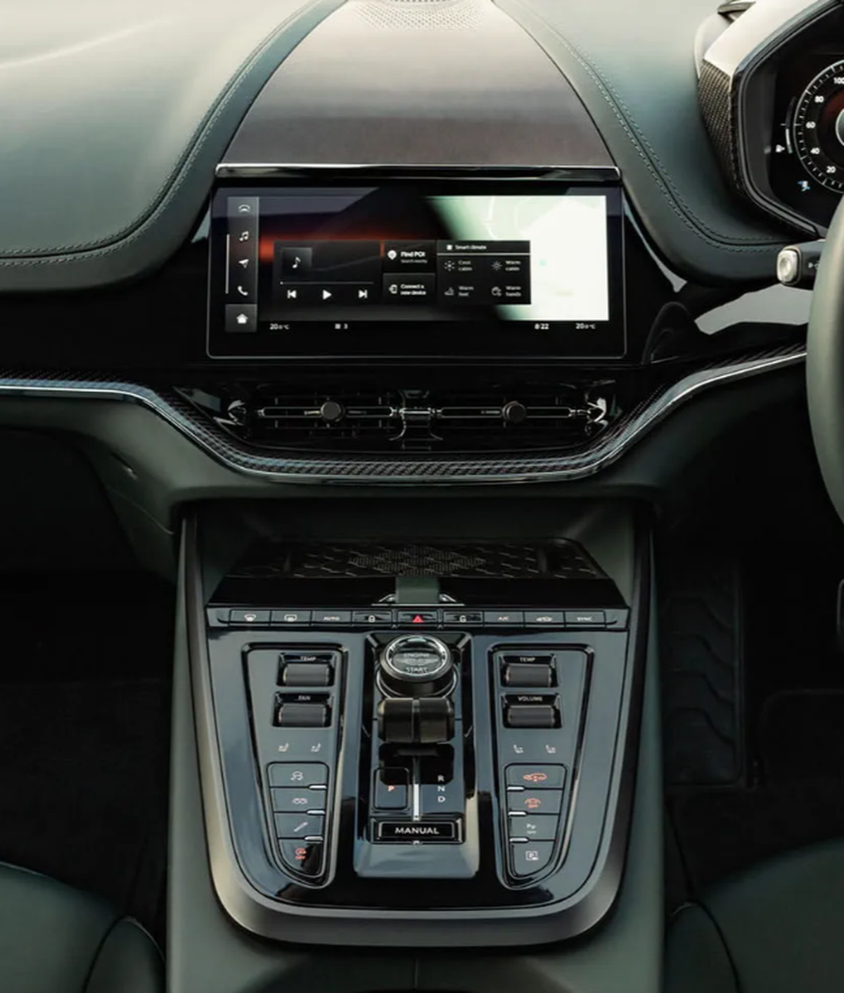 Denis Alibec, o nouă achiziție de lux! A apărut la Farul - FCSB cu o „bestie” de peste 200.000 de euro