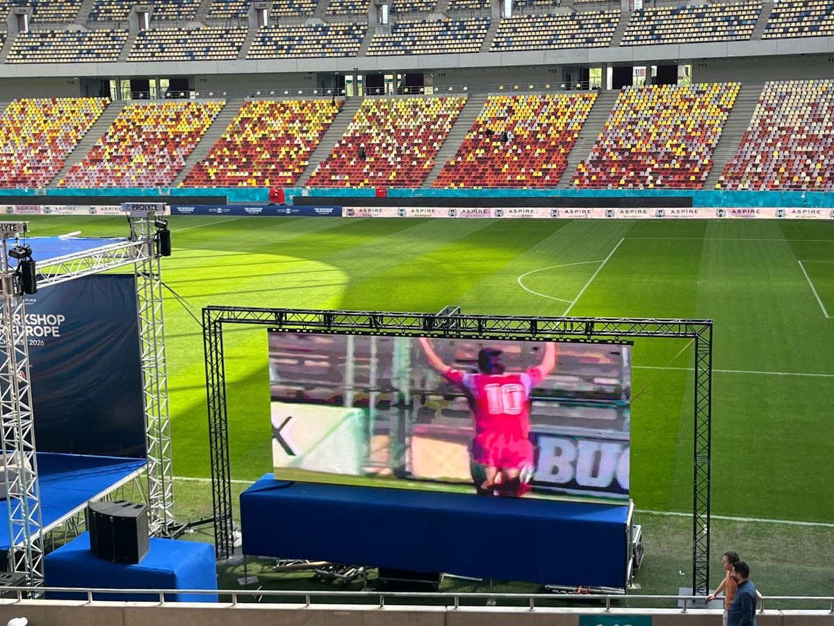 Cine e fostul fotbalist care s-a pozat cu Gică Hagi la evenimentul FRF de astăzi: au intrat în vestiarul Stelei în aceeași zi