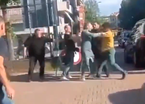 Ce nebunie! Fotbalistul Veronei s-a bătut cu un fan după meci, dintr-un motiv aiuritor