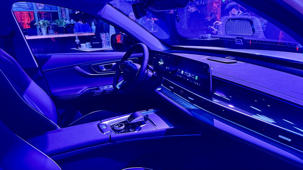 „Tancul” chinezesc care atacă piața SUV-urilor din România s-a lansat oficial la București