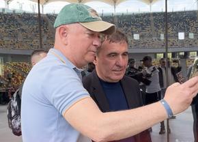 Cine e fostul fotbalist care s-a pozat cu Gică Hagi la evenimentul FRF de astăzi: au intrat în vestiarul Stelei în aceeași zi