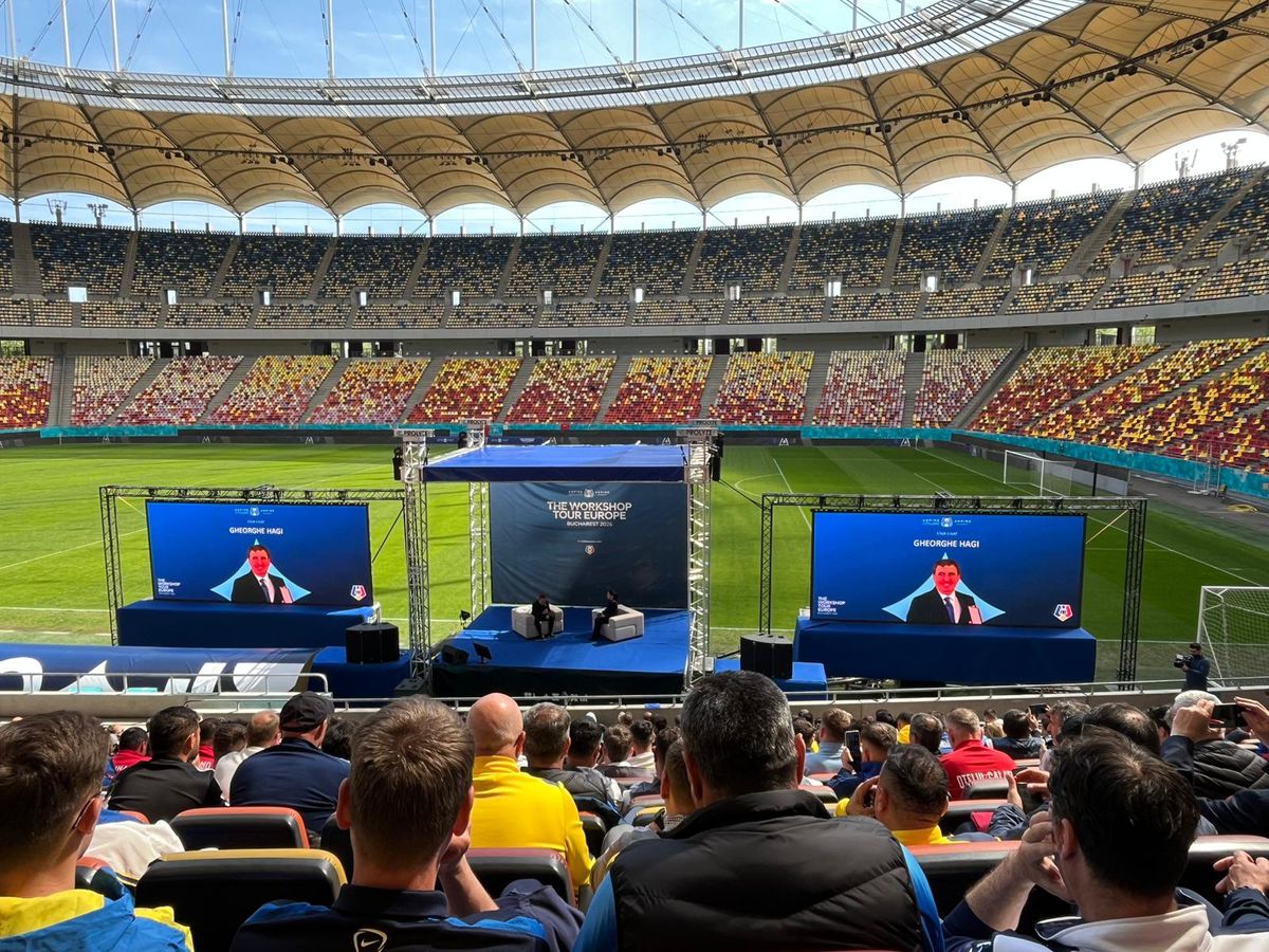 Cine e fostul fotbalist care s-a pozat cu Gică Hagi la evenimentul FRF de astăzi: au intrat în vestiarul Stelei în aceeași zi