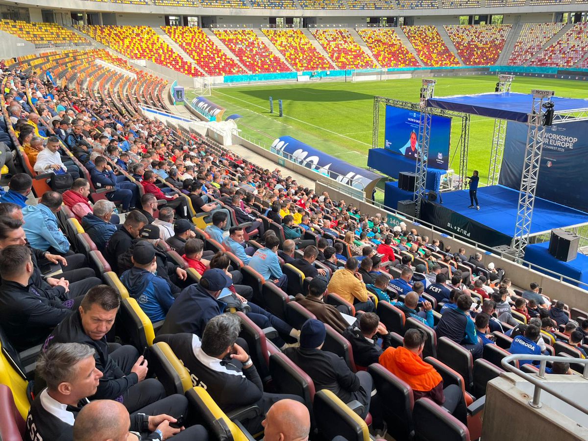 Cine e fostul fotbalist care s-a pozat cu Gică Hagi la evenimentul FRF de astăzi: au intrat în vestiarul Stelei în aceeași zi